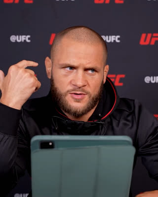 Рафаэль Физиев  смотрит и реагирует на забавные моменты в UFC